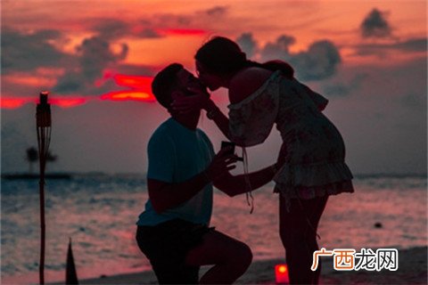 看对方手机的行为好吗？恋爱期间看对方的手机合适吗？