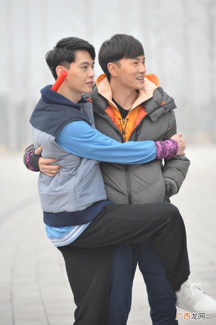 胡一天胡歌，这些胡歌胡一天身高腿长让人羡慕妒忌恨