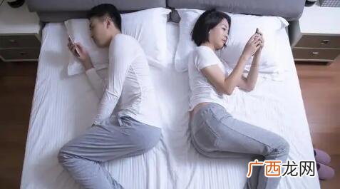 分床睡会影响夫妻感情吗？夫妻分床对婚姻的危害