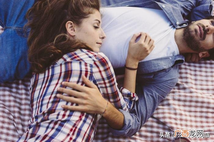 异地恋情侣常做这三件事 异地恋最关键的三件事