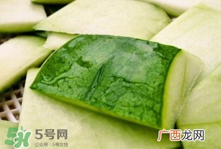晒伤了用西瓜皮擦有用吗?晒伤了用西瓜皮抹管用吗?