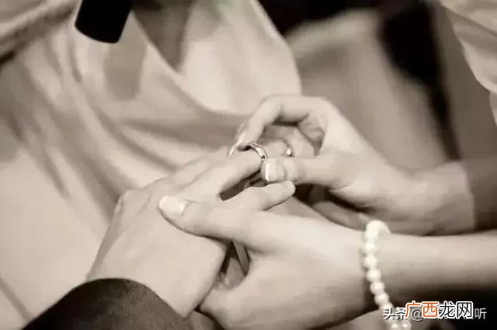 男人听了就想睡你的情话，男人爱听的八句情话