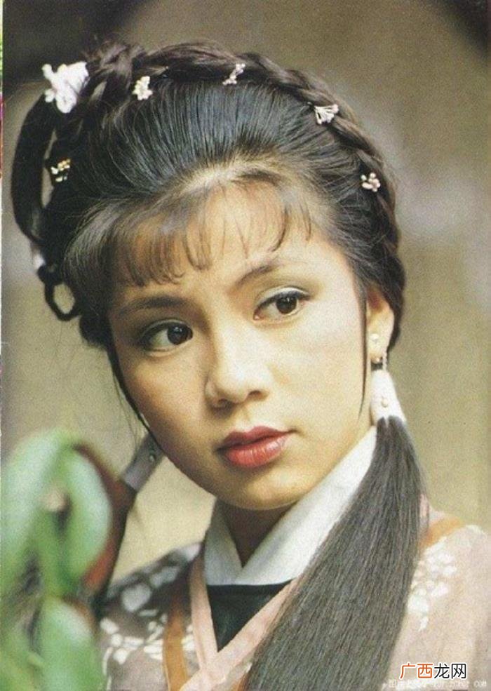 翁美玲墓碑,最俏黄蓉已逝翁美玲墓碑竟无处可去