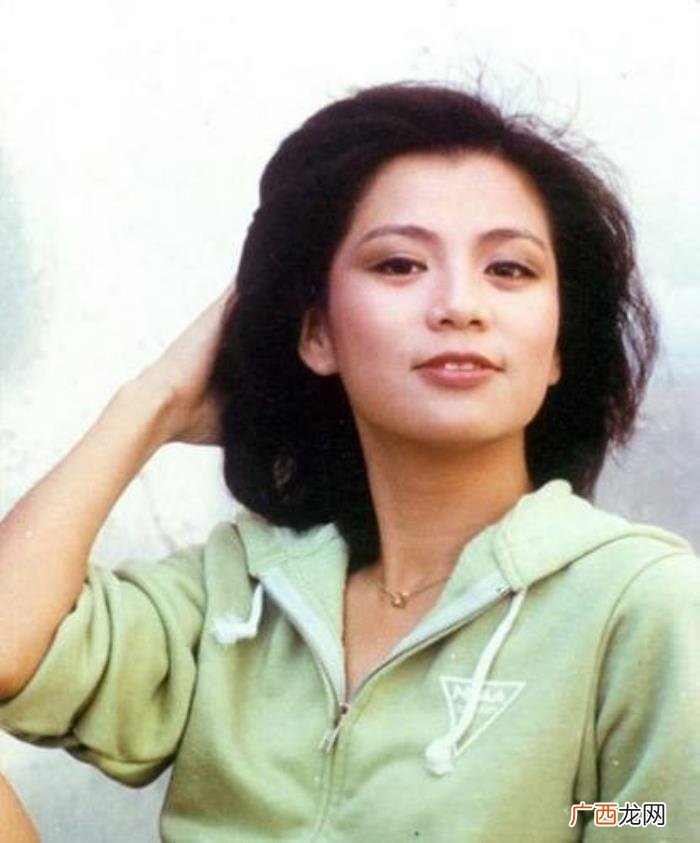 翁美玲墓碑,最俏黄蓉已逝翁美玲墓碑竟无处可去