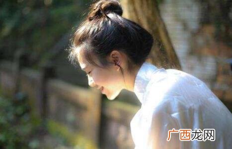 怎么判断一个女生喜欢你还是把你当朋友？