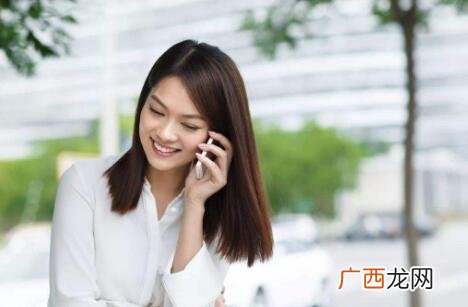 怎么判断一个女生喜欢你还是把你当朋友？
