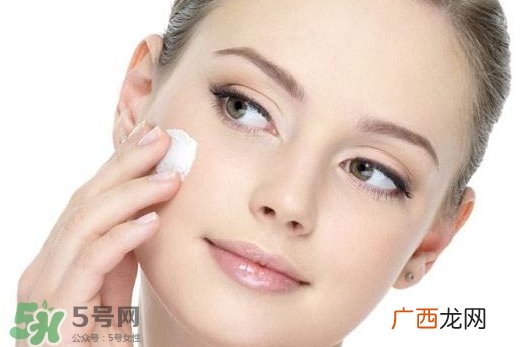 有痘痘可以用洗面奶吗?有痘痘能用洗面奶吗?