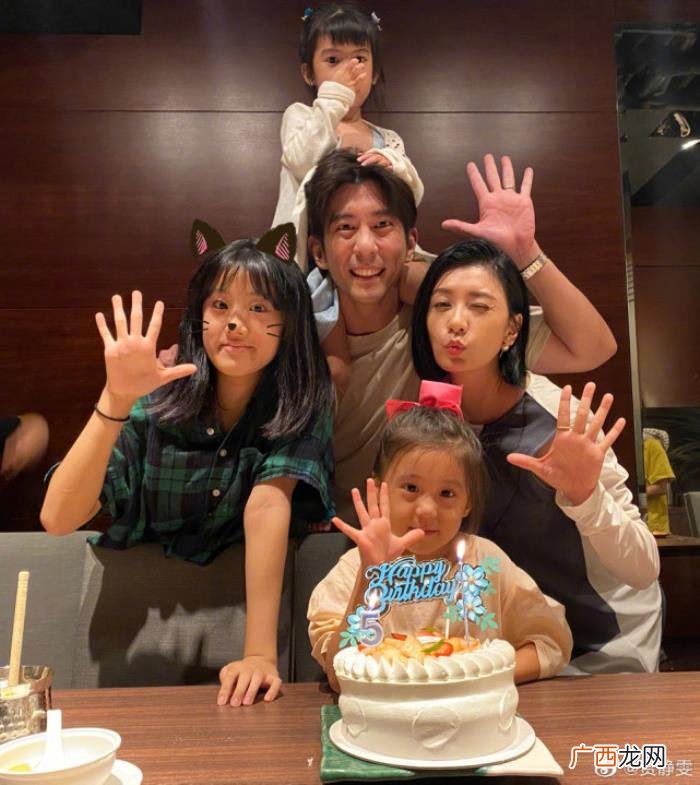 波妞和咘咘，贾静雯女儿咘咘波妞餐桌上pk斗鸡眼