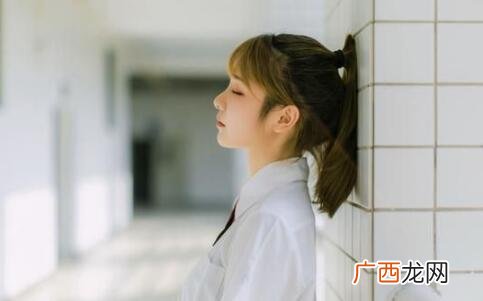 求婚钻戒一般多少钱合适？女朋友要求买1万钻戒值得吗