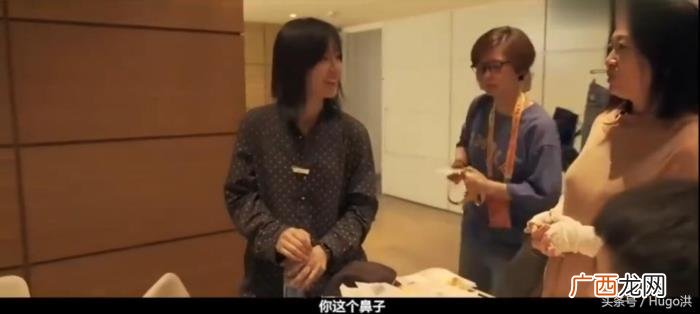 周笔畅鼻子，周笔畅彩排撞到了鼻子竟被亲妈爆料是假的
