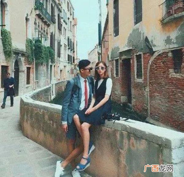 爱情词语最感人四字，关于爱情感人的说说句子