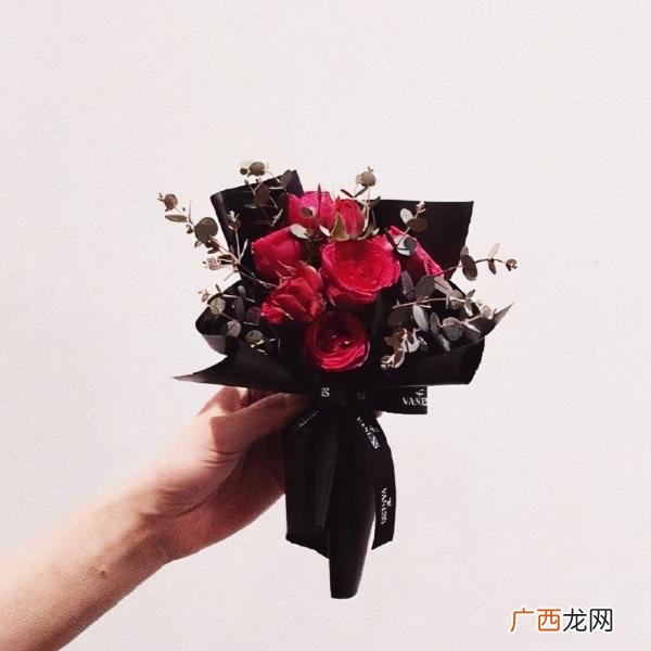 爱情的朋友圈说说，朋友圈关于爱情的话