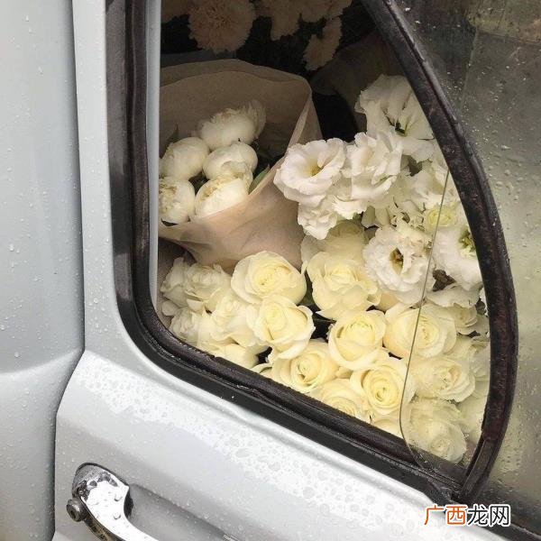 爱情的句子唯美短句八字以内，八字温柔爱情短句