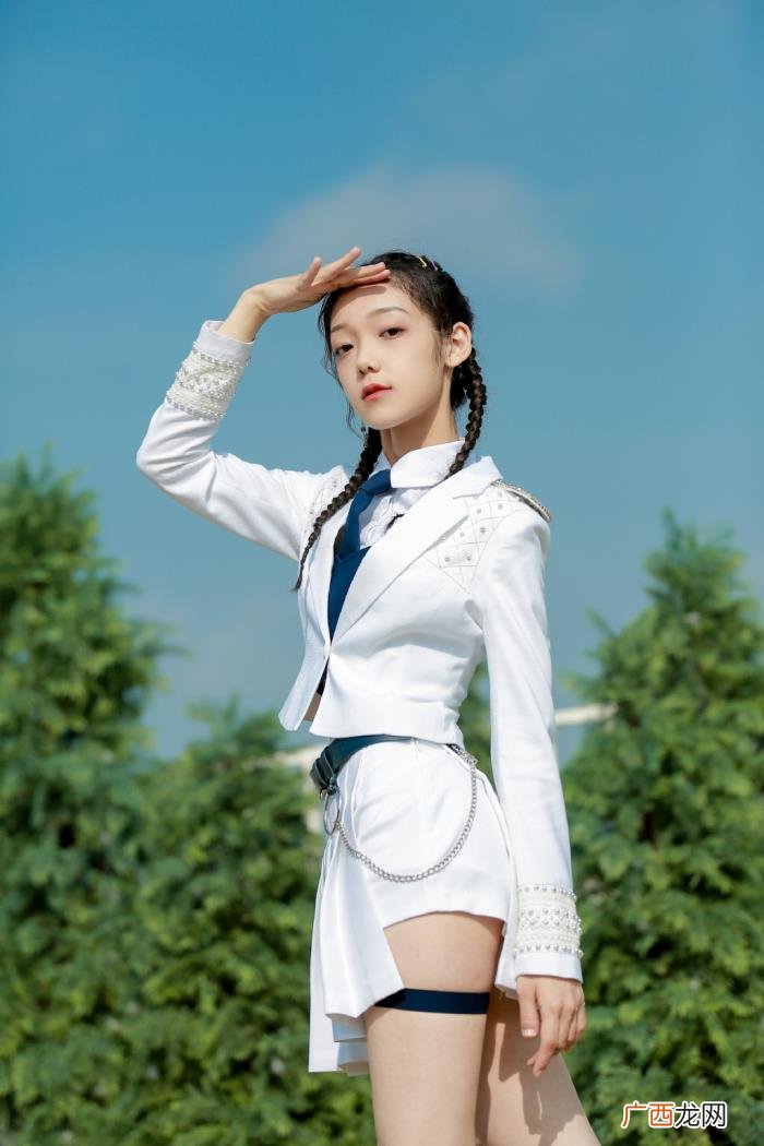 千玺姓什么，易烊千玺、秦牛正威、希林娜依·高究竟姓什么