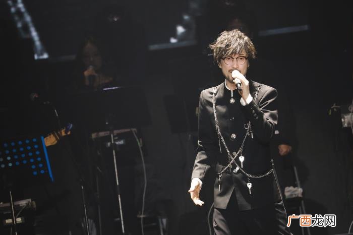 青花周传雄，情歌教父周传雄青花传情演唱会再启航