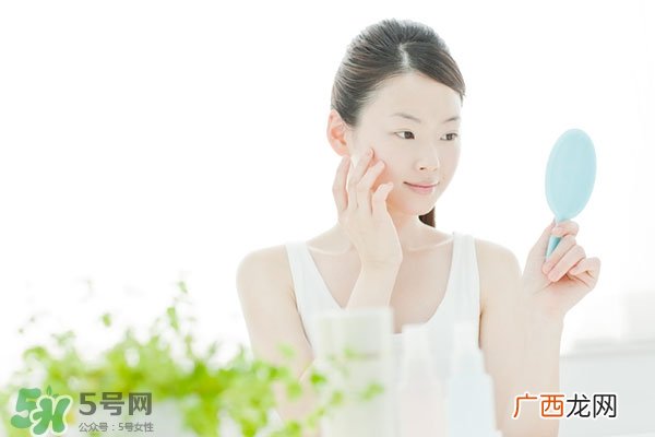 换季皮肤干燥起皮怎么办?春天换季皮肤干燥