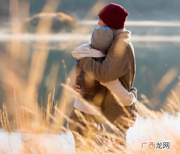 情侣之间温暖人心的唯美句子，拥抱彼此很温暖的句子