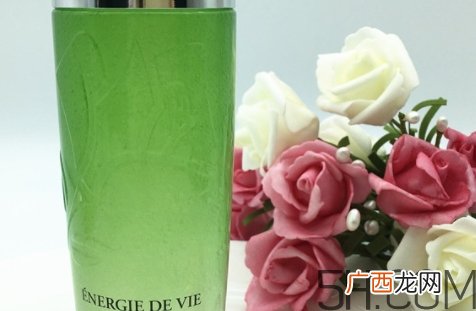 兰蔻绿水和粉水哪个好？兰蔻绿水和粉水区别