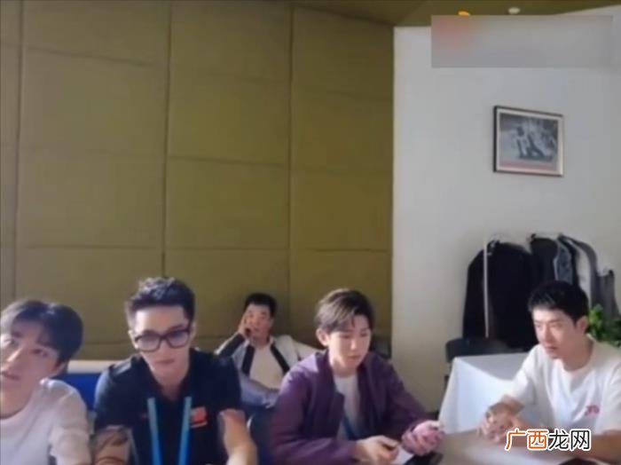 王俊凯娱乐，王俊凯私下的娱乐方式竟然是斗地主