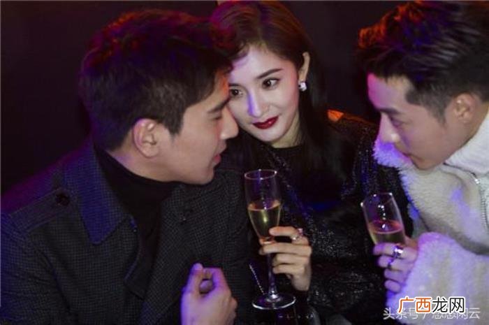 杨幂赵又廷，杨幂赵又廷同框眼神对视超甜遭调侃