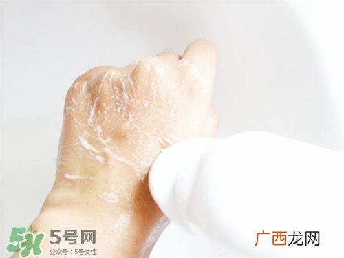 倩碧洁面仪刷头怎么卸？倩碧洁面仪怎么替换刷头？