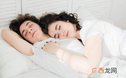从睡姿判断情侣间关系，据说很准！