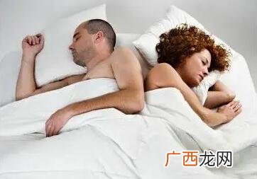 从睡姿判断情侣间关系，据说很准！
