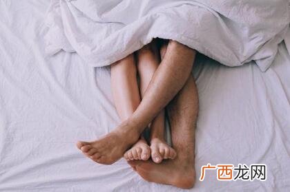 从睡姿判断情侣间关系，据说很准！
