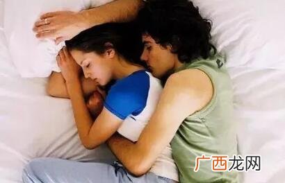 从睡姿判断情侣间关系，据说很准！