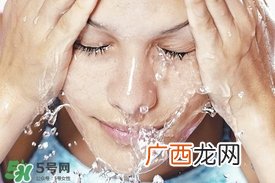 卸妆水和卸妆油的区别？卸妆水和卸妆油有什么不一样？