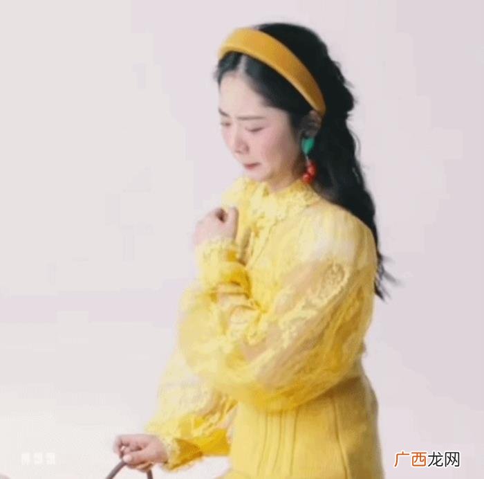 谭松韵花絮，谭松韵清新可爱的公主风大片背后花絮~哈哈哈