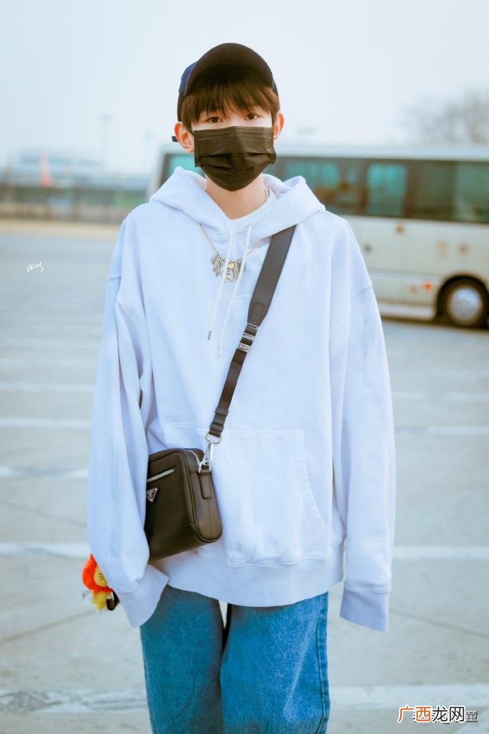 王源拍综艺，薄荷味儿的王源抵达云南录制新综艺