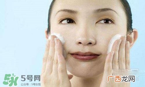 毛孔堵塞用什么洗面奶？毛孔堵塞用洗面奶注意事项