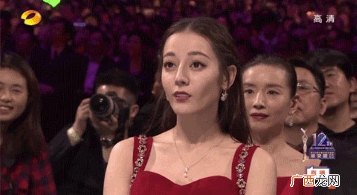 杨紫金鹰奖，杨紫金鹰节上眼中含泪神情落寞让人心疼