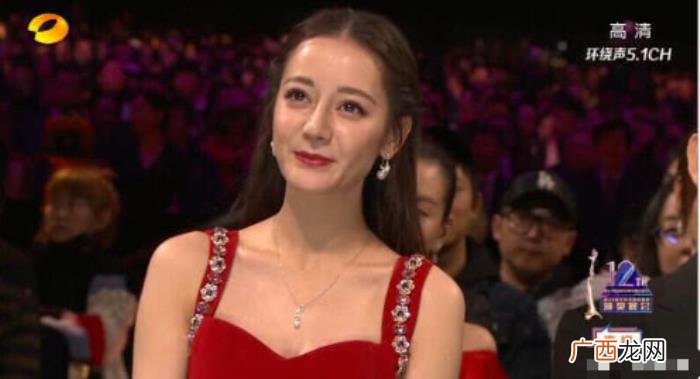 杨紫金鹰奖，杨紫金鹰节上眼中含泪神情落寞让人心疼