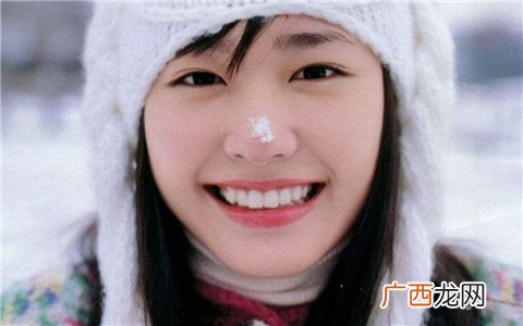 女朋友哭了怎么安慰她比较好？