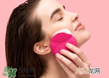 洁面仪的好处和坏处_洁面仪的功效与作用