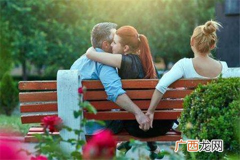 有女朋友了又遇到心动的人，该怎么办？