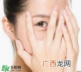眼睛浮肿是什么原因 早起眼睛浮肿是什么原因