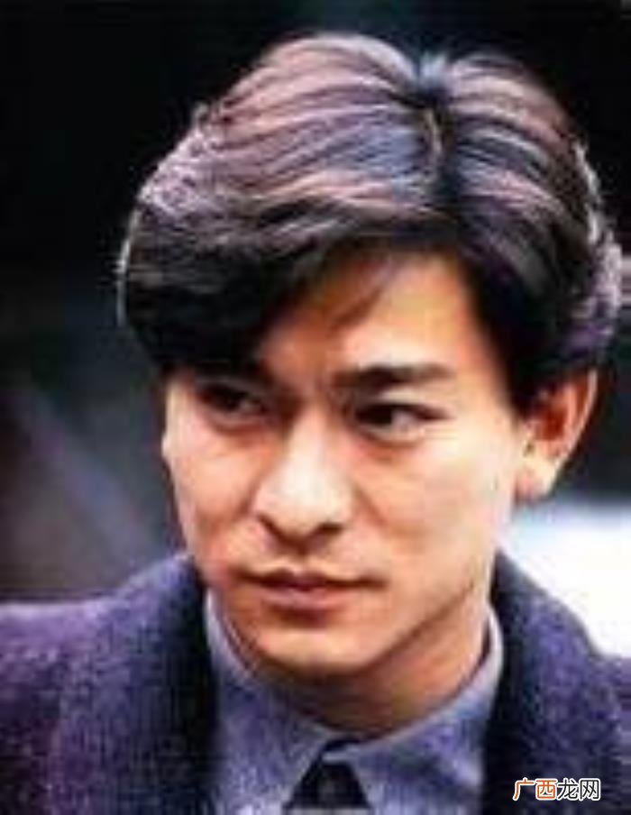 刘德华现身，57岁刘德华现身颁奖典礼身形消瘦