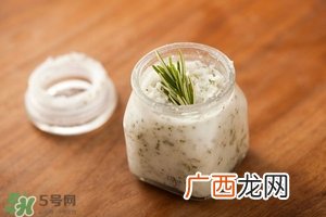 唇部磨砂膏多久用一次？唇部磨砂膏可以天天用吗？