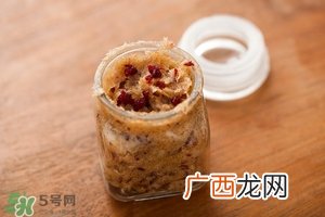 唇部磨砂膏多久用一次？唇部磨砂膏可以天天用吗？