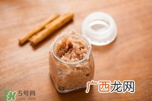 唇部磨砂膏多久用一次？唇部磨砂膏可以天天用吗？