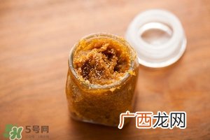 唇部磨砂膏多久用一次？唇部磨砂膏可以天天用吗？