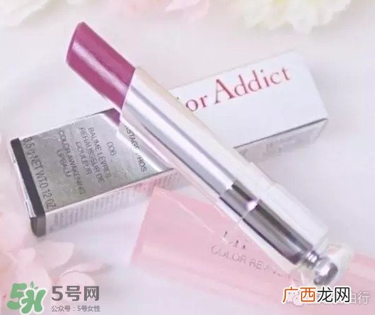 迪奥唇部磨砂膏怎么用？dior迪奥去角质唇膏使用方法