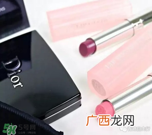 迪奥唇部磨砂膏怎么用？dior迪奥去角质唇膏使用方法