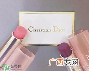 迪奥唇部磨砂膏怎么用？dior迪奥去角质唇膏使用方法