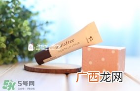 悦诗风吟唇部磨砂膏怎么样？悦诗风吟去角质磨砂膏怎么用？