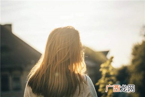 给女朋友送花卡片上写什么最浪漫？
