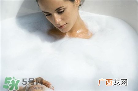 泡澡的时候可以敷面膜吗?泡澡敷面膜好吗?